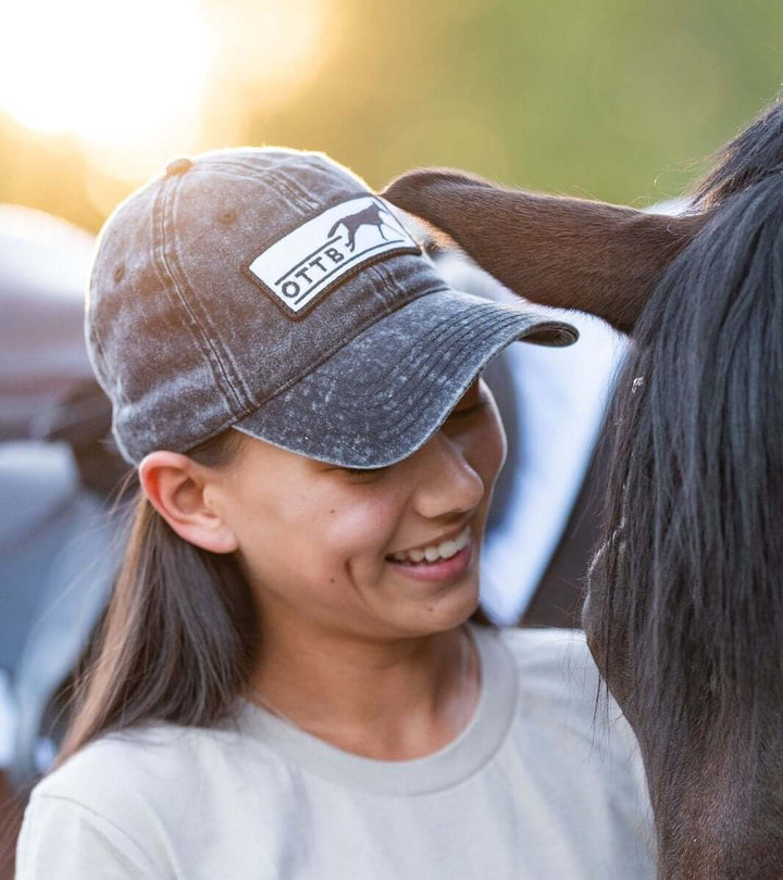 Dapplebay OTTB - Barn Hat